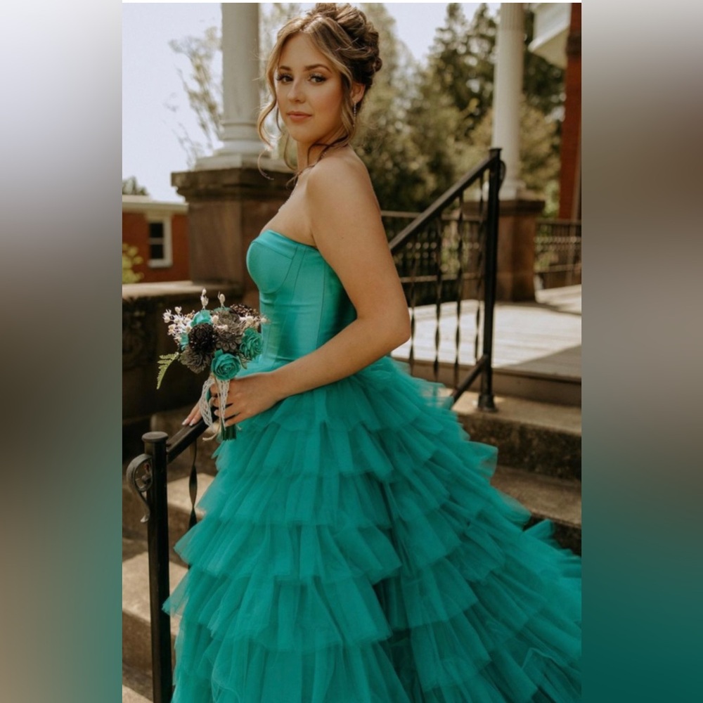 Sherri Hill Women’s Emerald Green Strapless Tiered Tulle Prom Dress Sz 4 (56087) - Picture 9 of 11
